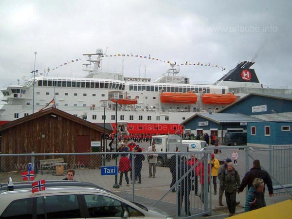 Kirkenes - Good Bye to the MS Richard With