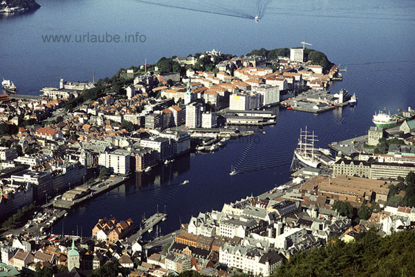 View from the 320 m high Fl&ouml;jen to the port bay Vagen, the Puddefjord and the peninsula located in between Nordnes (taken at daytime)