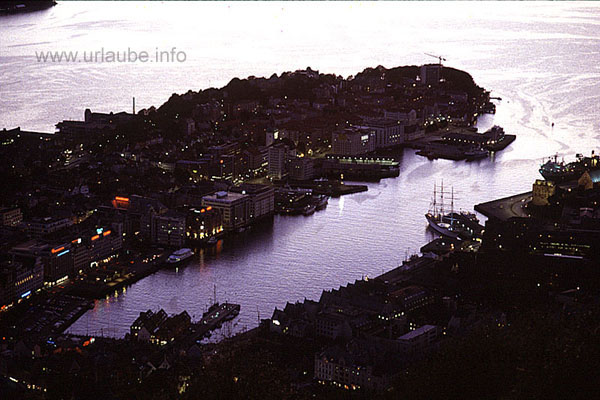 View from the 320 m high Fl&ouml;jen to the port bay Vagen, the Puddefjord and the peninsula located in between Nordnes (taken at daytime)