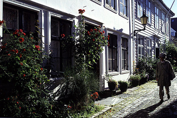 On the peninsula of Nordnes, between Vagen and the Puddefjord, one of the few conserved districts of Bergen is locted. Here was the home of the common citizens, sailors and craftsmen.