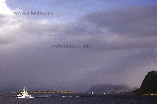 Increasing shipping traffic shortly before Alesund