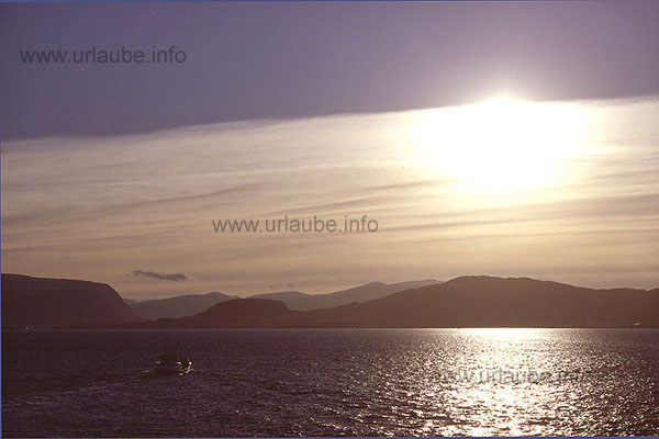 Letztes Licht der abendlichen Wintersonne im Moldefjord