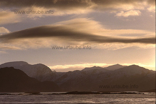 Coastal landscape between Mal&ouml;y and Alesund