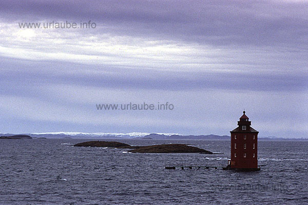 Between Trondheim fjord and R&ouml;rvik