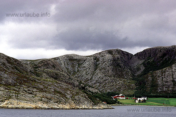 Between Trondheim fjord and R&ouml;rvik