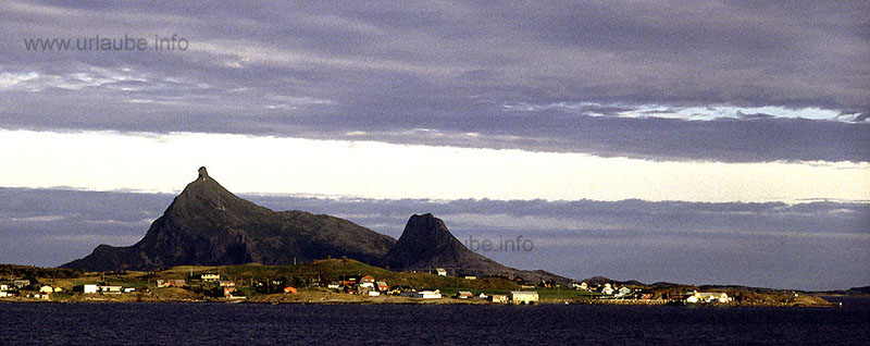 The island Hestmann&ouml;y that is cut by the Artic Circle. Hestmannen is an old friend of the nordic mythology. But more about this on the 10th day of the round tripThe.