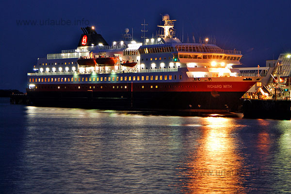 MS Richard With in the port of Svolv&auml;r