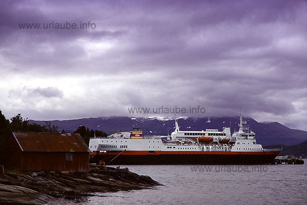 MS Vesteralen in the harbour of Finnsnes