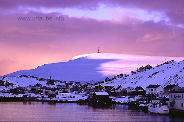 Morning mood in the harbour of Hav&ouml;ysund