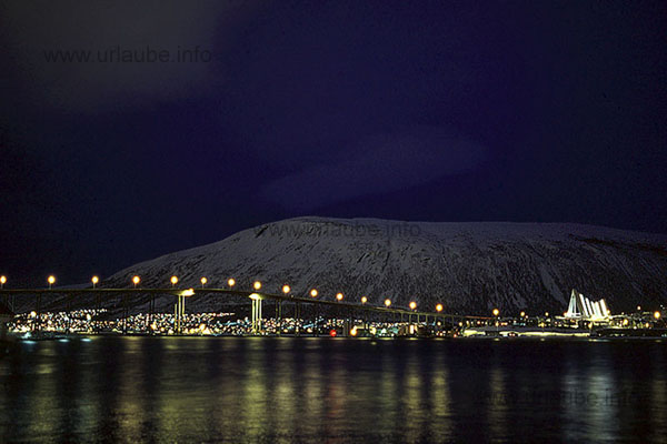 Either the midnight sun or the lights of the nordic night, Troms&ouml; is always attractive.