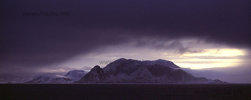 At the north of the archipielago of Solund. The landscape and the weather pull out again all the stops at the end of the journey.