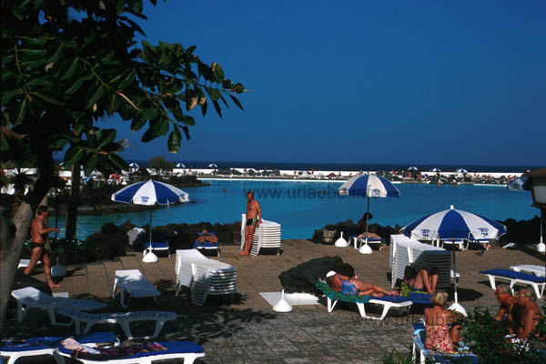 Huge pool landscape at the Costa de Marti&aacute;nez