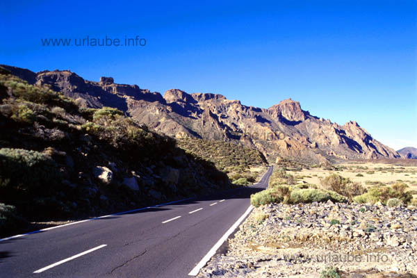 Endless seeming road in the Llano de Ucanca