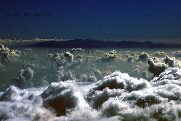 Gran Canaria pokes out of the clowd cover of the tradewind