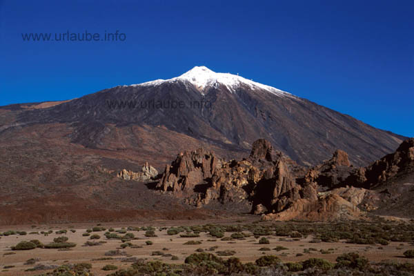 The Roques de Garcia with the Teide at the background