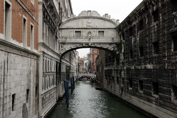 The famous bridge Ponte dei Sospiri