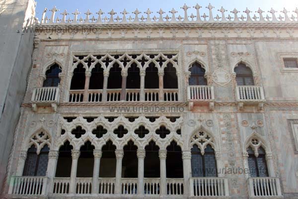 Ca\' D\'Oro, the house of gold