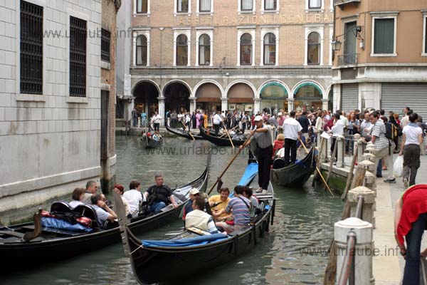 A landing place for the gondolas