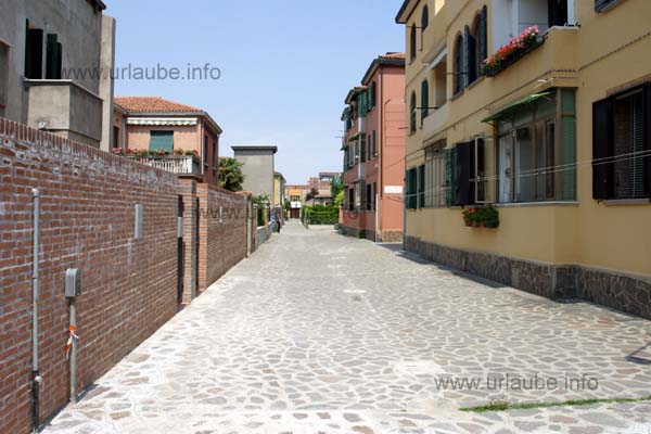 Lonely side-alleyway in Murano