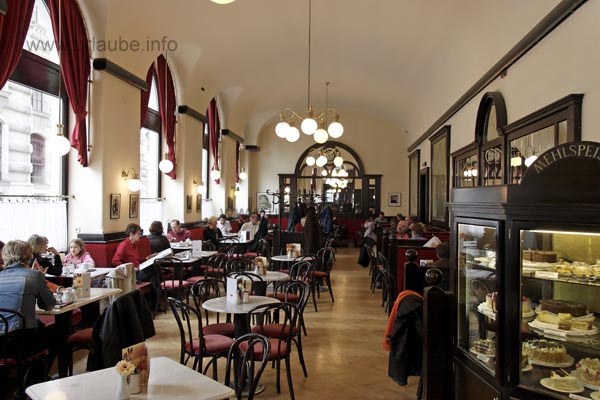 The caf&eacute;s of Vienna seem to be from grannies times and this is why they are of a special cosyness.