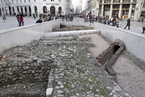 At the Michaelsplatz one can view the excavations of a Roman camp.