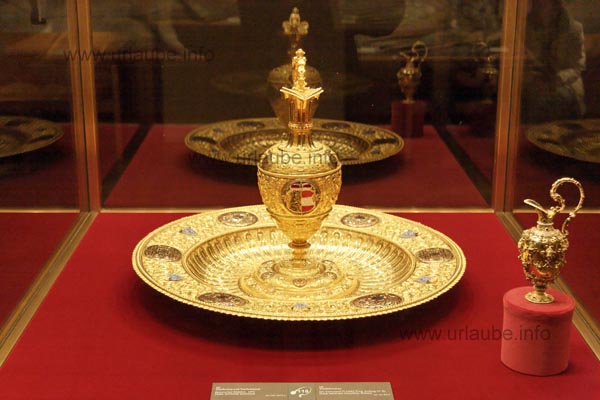 In the treasury chamber, there are also eclesiastic treasures.