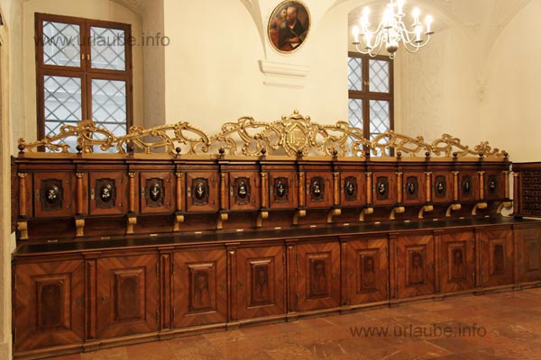 In the sacristy, it is still possible to view some old furniture that is from the time before the Jesuit Church became baroque