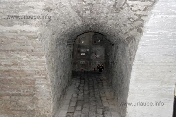 In te cellar of the Jesuit Church, some urn-graves conmemorate those wo were entombed here