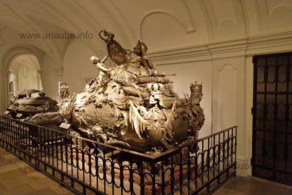 Only in the partly opulently arranged sarcophagus, 12 Emperors and 17 Empresses are entombed