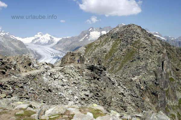 'A rocky tightrope walk leads over to the peak of Eggishorn (2927 m)