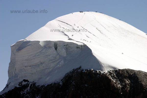 The 4159 m heighted Breithorn; the little dots are climbers!