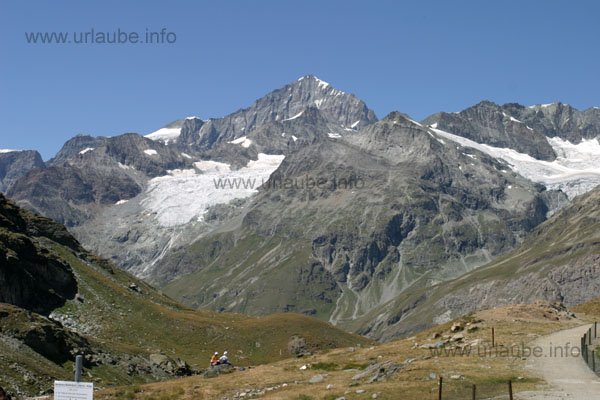 The Dent-Blanche (4357 m) viewed from the Schwarzsee