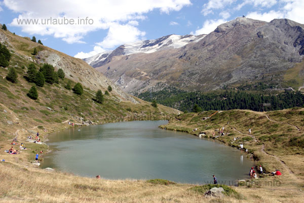 Bathing at a hright of 2300 m H&ouml;he in the Leisee