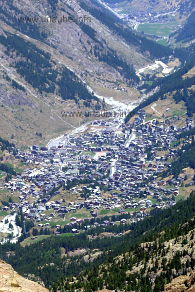 Zermatt and at the very back of the valley, T&auml;sch