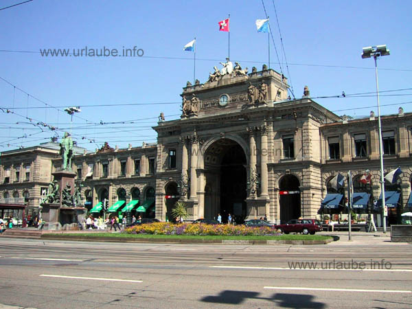 The front part of the main station of Zurich