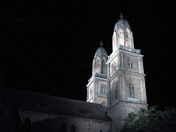 The towers of the Gro&szlig;m&uuml;nster at night